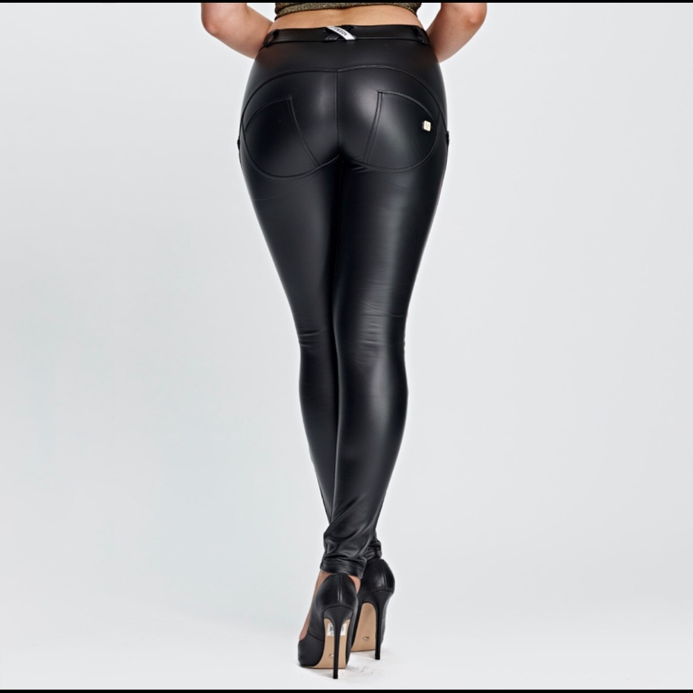 Booty training and lift vegan leather tights
